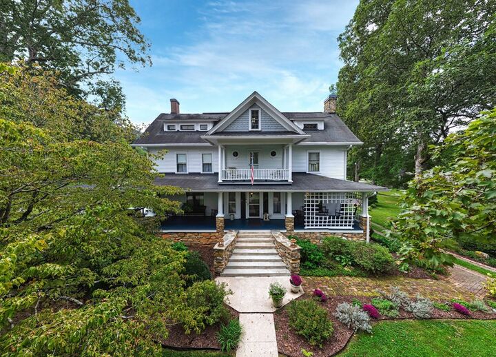 Property Photo:  1194 Main Street  NC 28901 