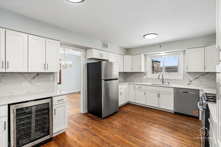 Property Photo:  931 Canterbury Drive  IL 60195 