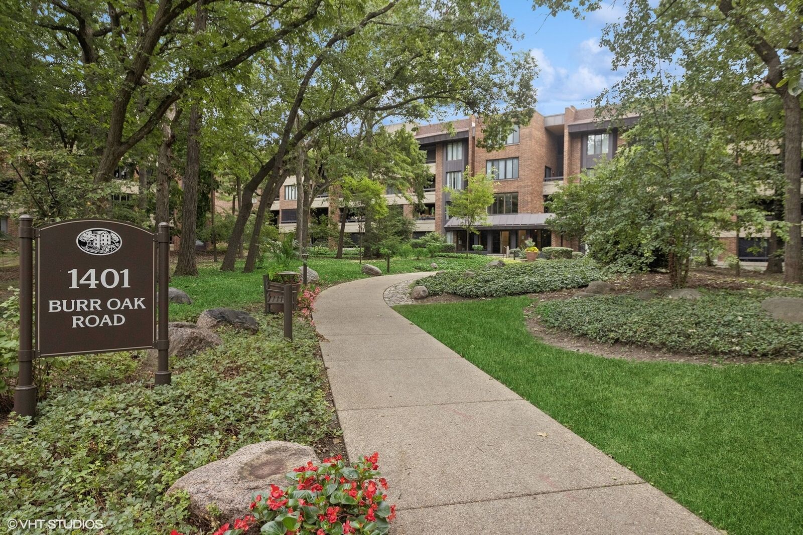 Property Photo: 1401 Burr Oak Road 105B IL 60521
