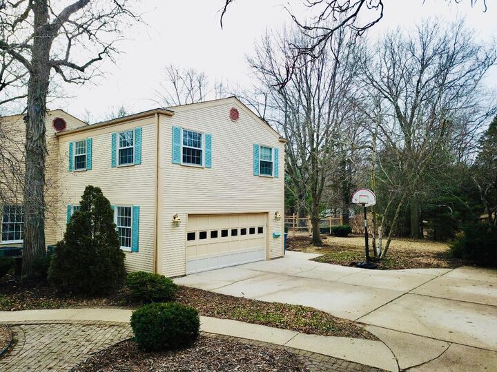 Property Photo:  3 Hettinger Court  IL 61856 