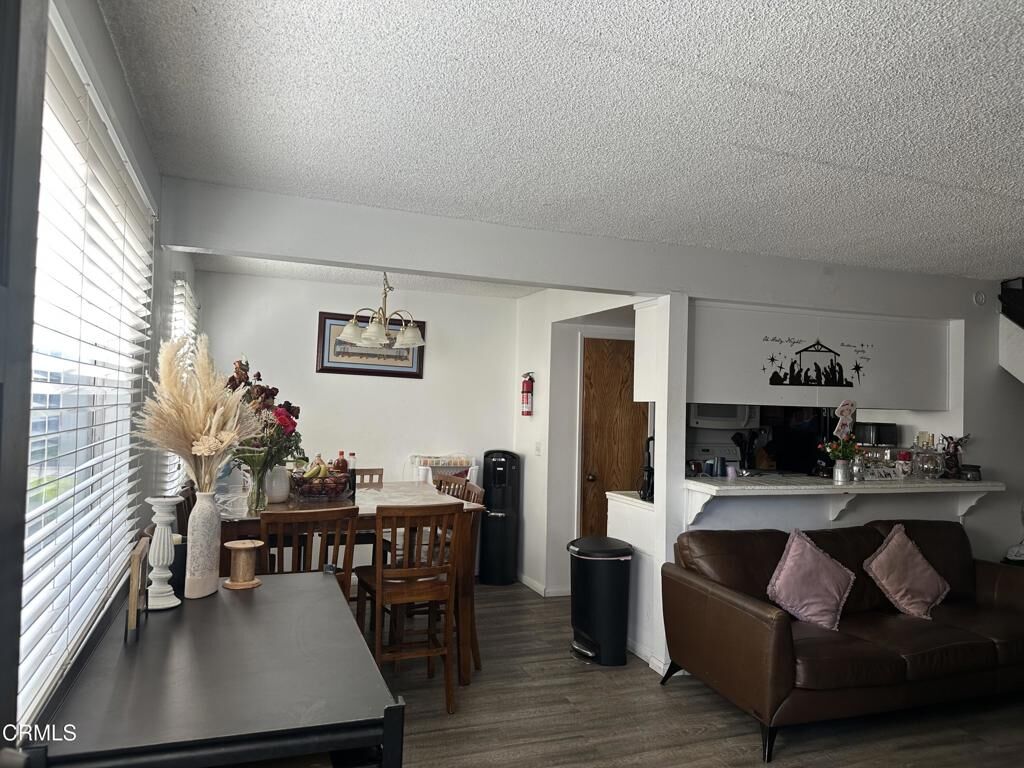 Property Photo:  732 W Hemlock Street  CA 93041 