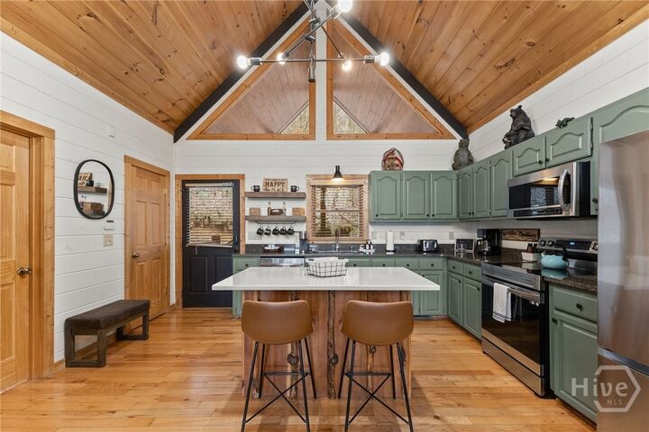 Property Photo:  437 Spruce Circle  GA 30559 