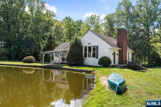 Property Photo:  46-48 Oak Road House 46  NJ 07005 