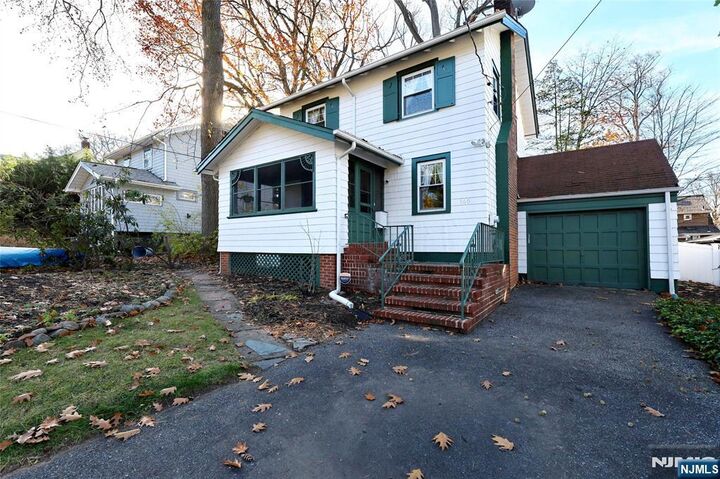 Property Photo:  160 Pinewood Place  NJ 07666 