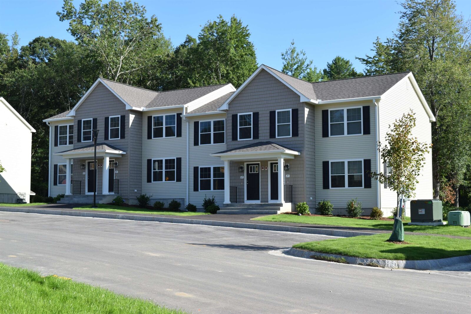 Property Photo: 1124 South Mammoth Road NH 03109