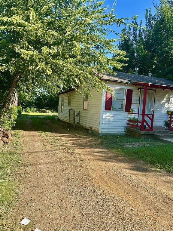 Property Photo:  2618 Fordham Road  TX 75216 