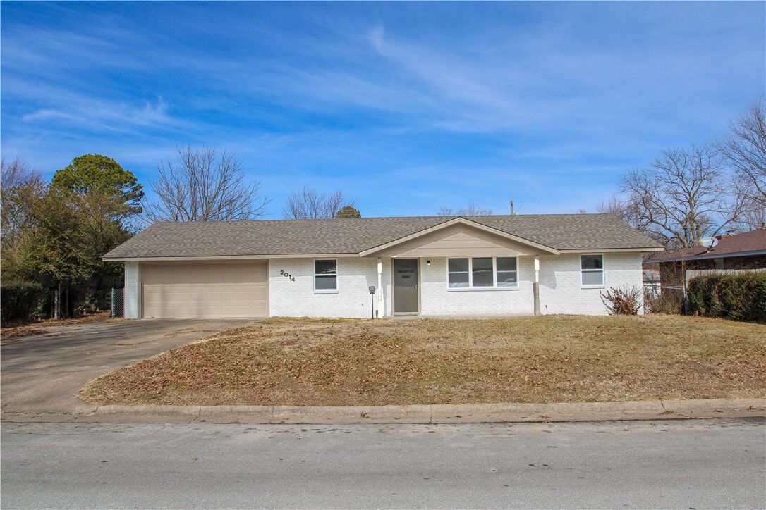 Property Photo: 2014 Dee Avenue AR 72762