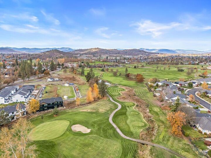 Property Photo:  201 Bogey Lane  OR 97524 