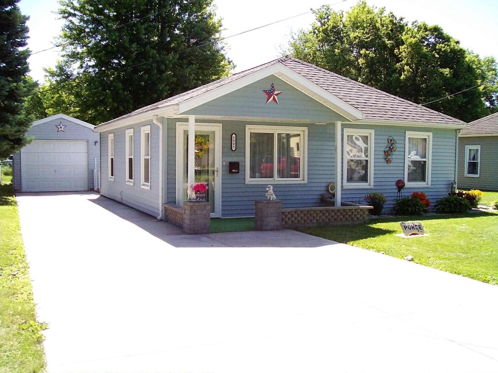 Property Photo:  1005 Hawkinson Avenue  IL 61401 