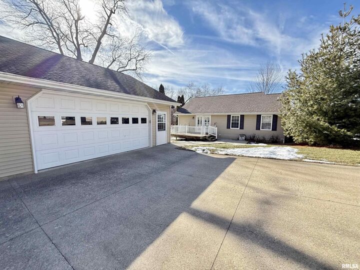 Property Photo:  209 S Henry Street  IL 61530 