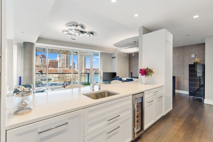 Property Photo: 22 Liberty Dr 7M MA 02210