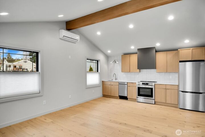 Property Photo:  304  Daley Street  WA 98020 