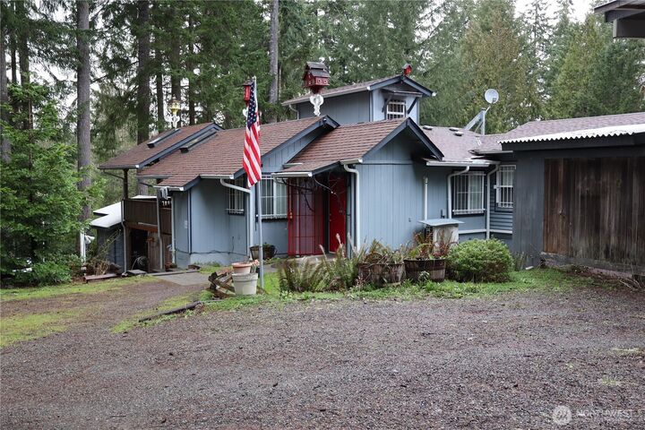 Property Photo: 31 E Colvos Pl E WA 98584