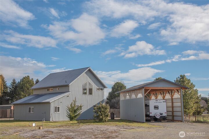 Property Photo:  2008 E 1st Avenue  WA 98926 