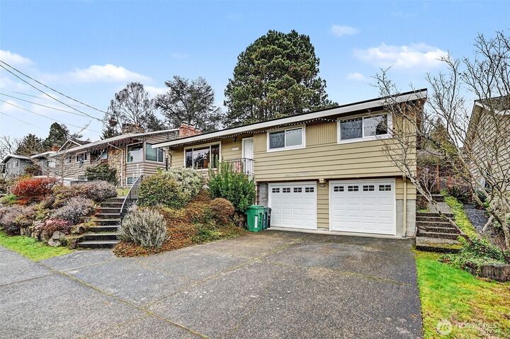 Property Photo:  7028  39th Avenue NE  WA 98115 