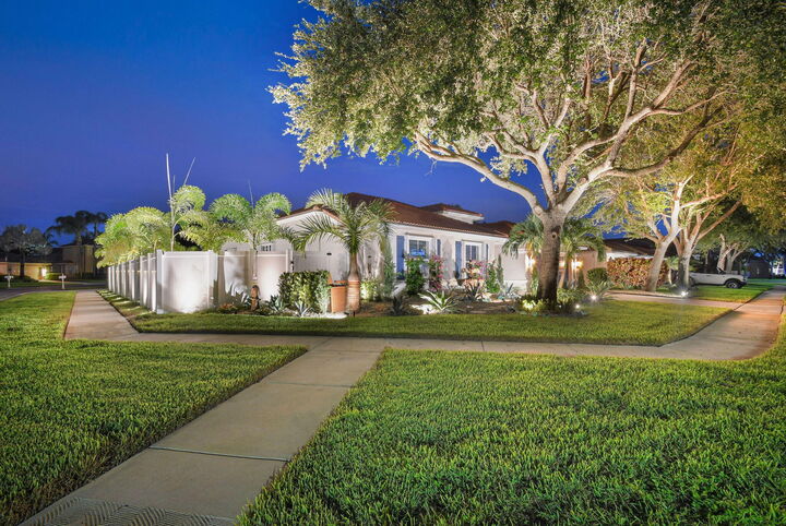 Property Photo:  6405 Shadow Creek Village Circle E  FL 33463 