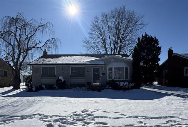 Property Photo:  24030 Harvard Shore Drive  MI 48082 