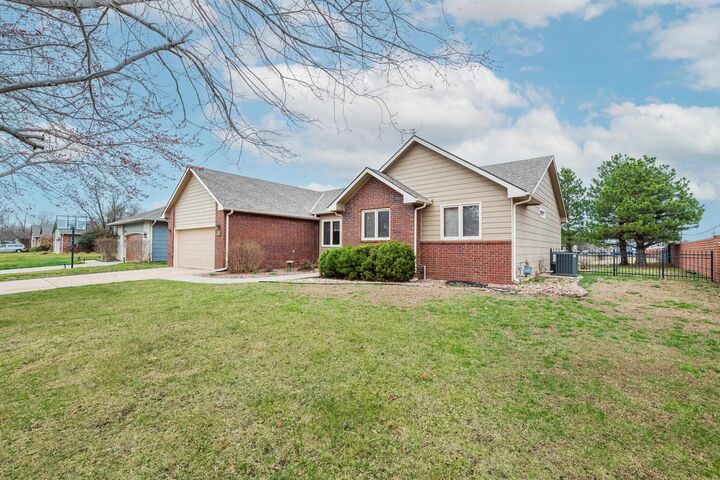 Property Photo:  10402 W Westport St  KS 67212 