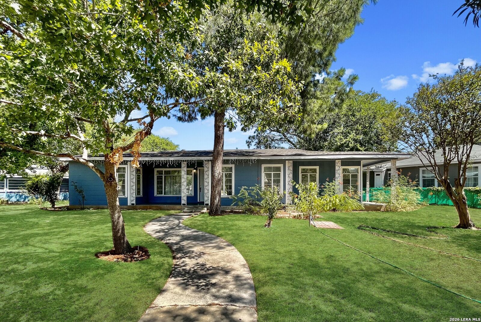 Property Photo: 2331 W Magnolia Ave TX 78201
