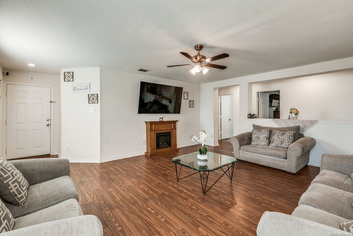 Property Photo: 1536 Harbor TX 78245