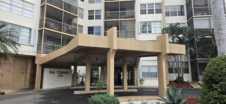 Property Photo:  1200 Saint Charles Pl 207  FL 33026 