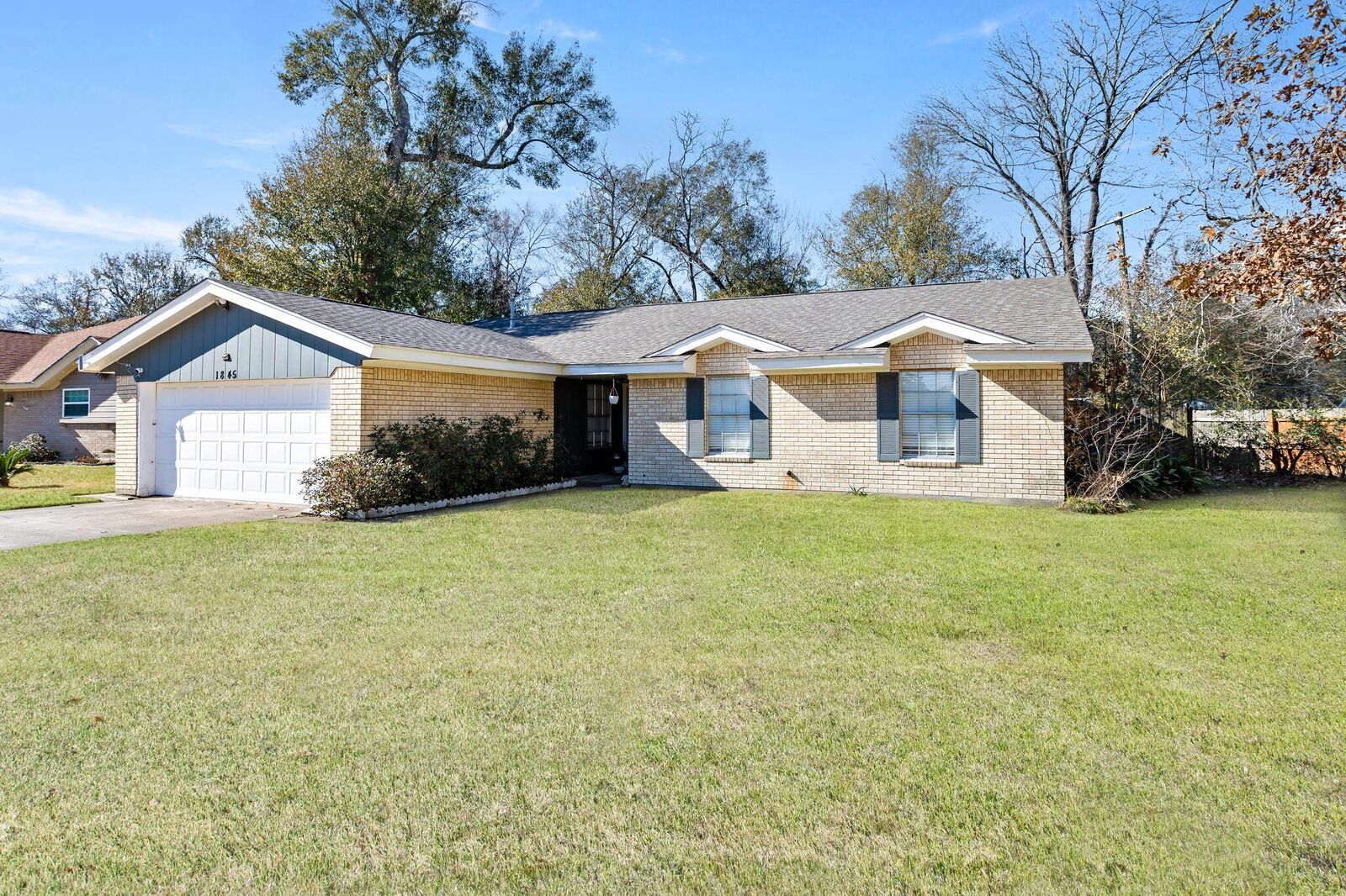 Property Photo: 1845 King Arthur Ct TX 77630