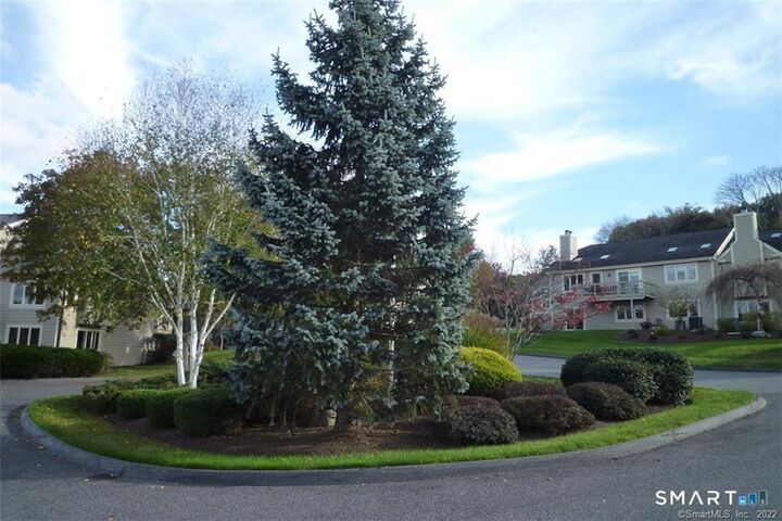 Property Photo:  12 Boulevard Drive 15-102  CT 06810 