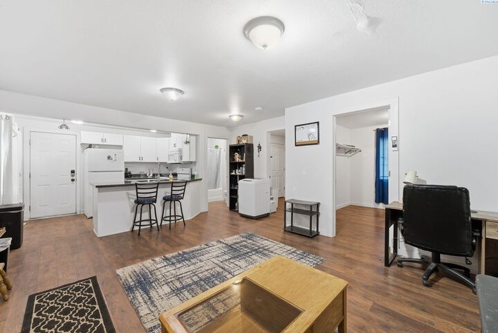 Property Photo:  306 E 5th St  WA 98857 