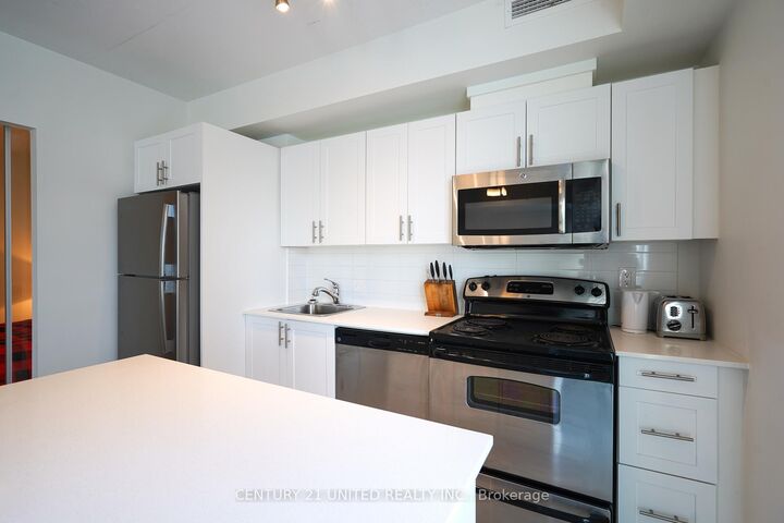 Property Photo:  100 Bond Street E 801  ON L1G 0B7 