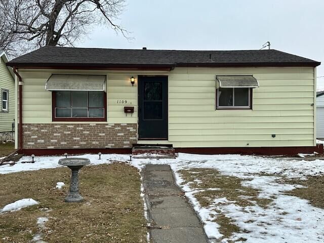 Property Photo:  1109 N Lloyd Street  SD 57401 
