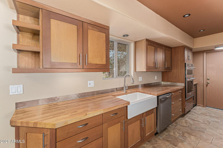 Property Photo: 1022 E Wesleyan Drive AZ 85282
