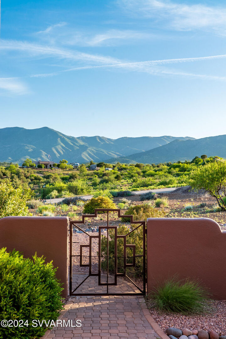 Property Photo:  600 E Desert Fox Lane  AZ 86326 