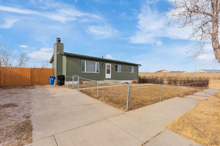 Property Photo: 1831 Brentwood SD 57701