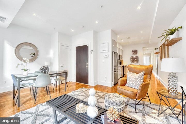 Property Photo:  904 H Street NE 1  DC 20002 