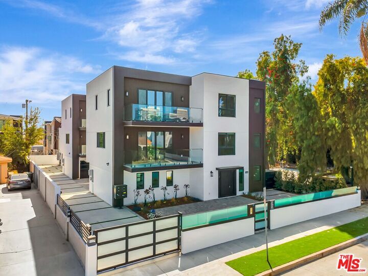 Property Photo:  1921 Federal Ave  CA 90025 