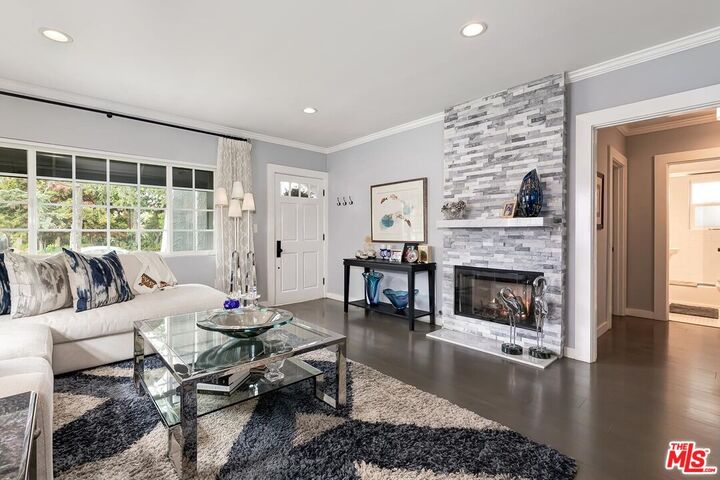 Property Photo:  1280 S Redondo Blvd  CA 90019 