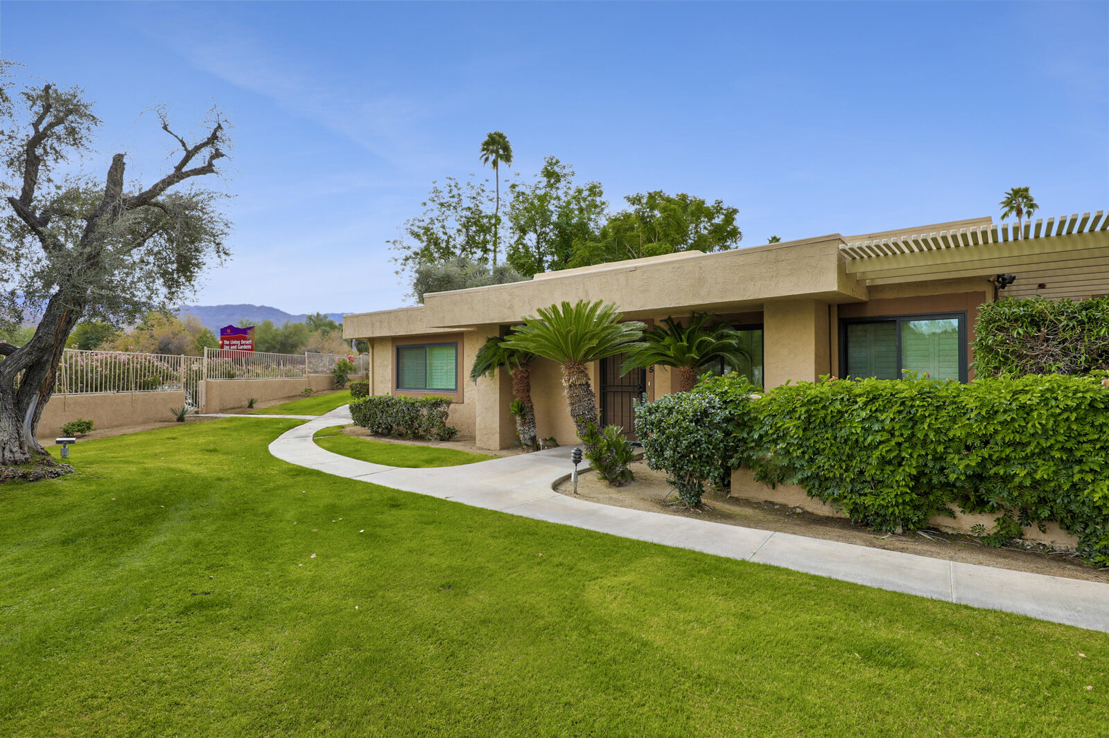 Property Photo:  73895 Saquaro Court  CA 92260 