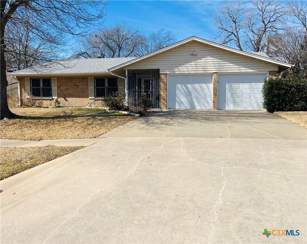 Property Photo:  1901 Muir Drive  TX 76543 