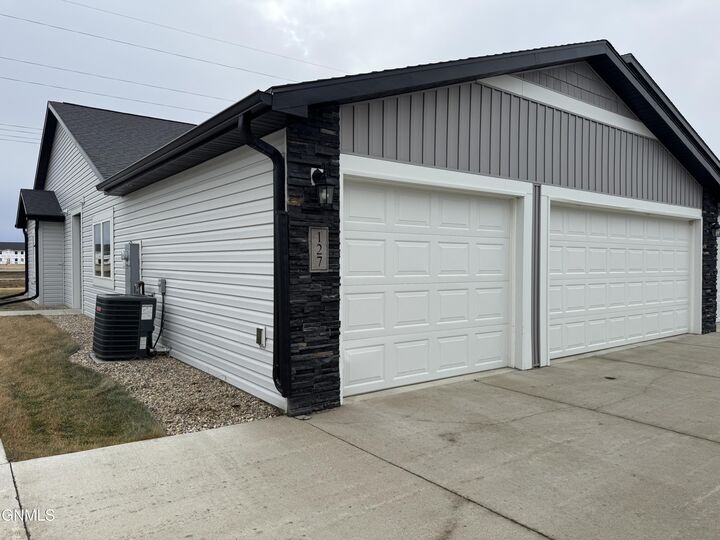 Property Photo:  127 Kenner Loop  ND 58504 