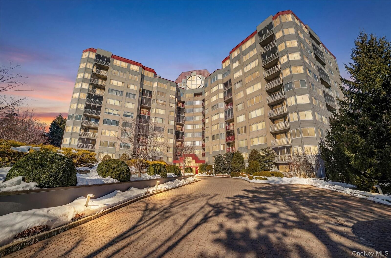 Property Photo:  10 Stewart Place 9jw  NY 10603 