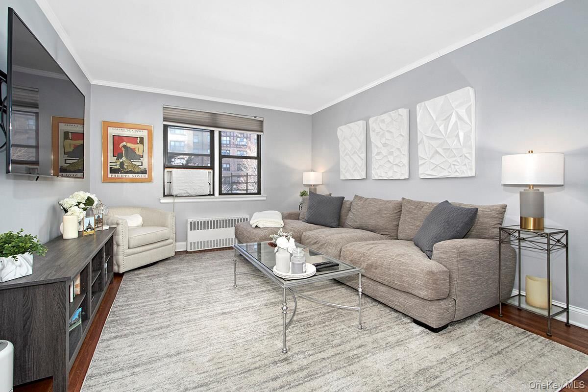 Property Photo:  142 Garth Road #2M  NY 10583 