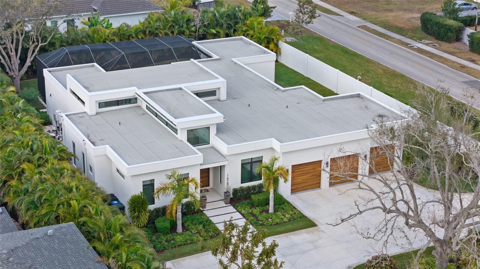 Property Photo:  1429 Westbrook Drive  FL 34231 