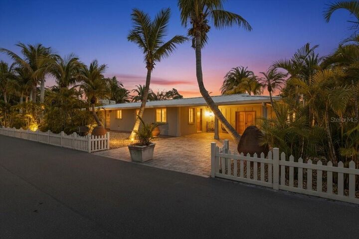 Property Photo: 834 Jungle Queen Way FL 34228