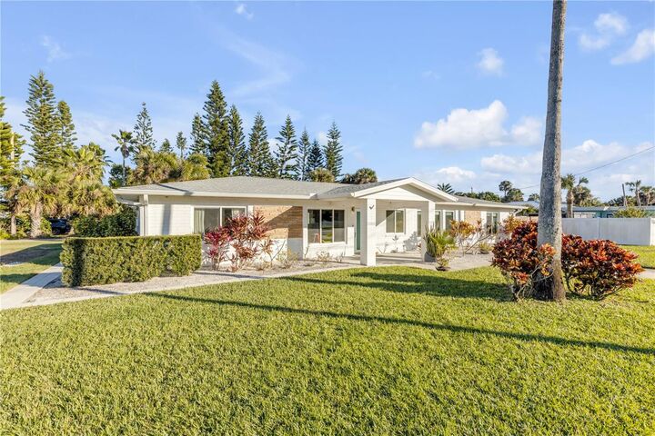 Property Photo:  905 N Peninsula Avenue  FL 32169 
