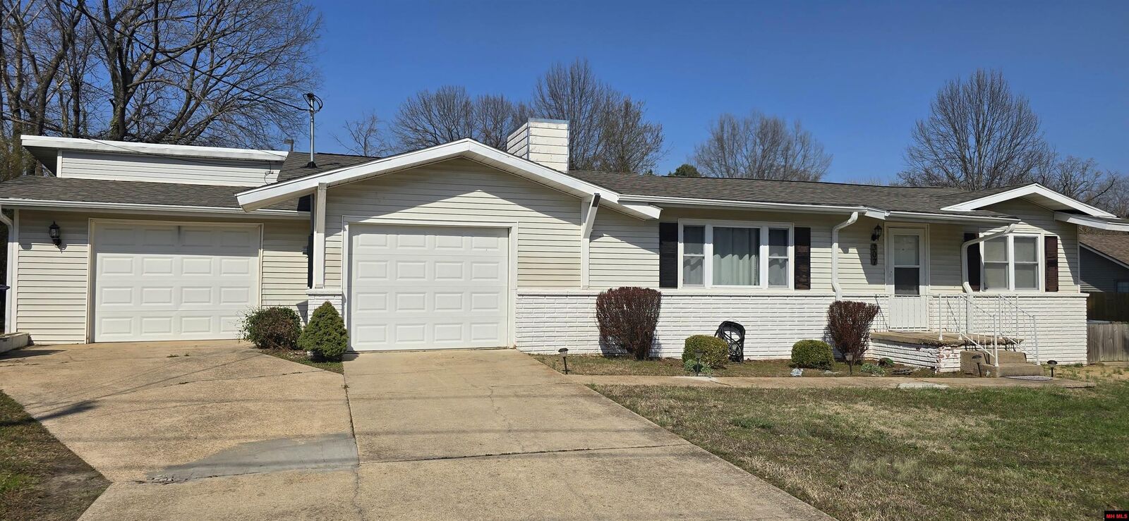 Property Photo:  307 Nelson Avenue  AR 72653 