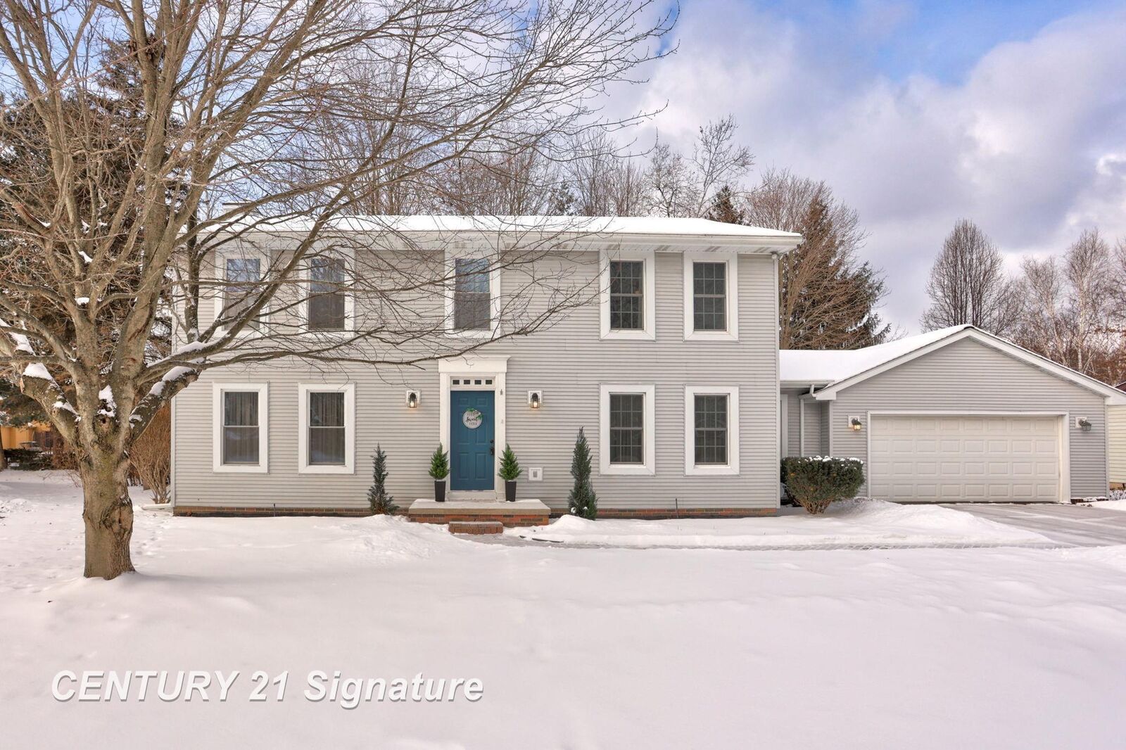 Property Photo:  6109 Oak Meadows Court  MI 48640 