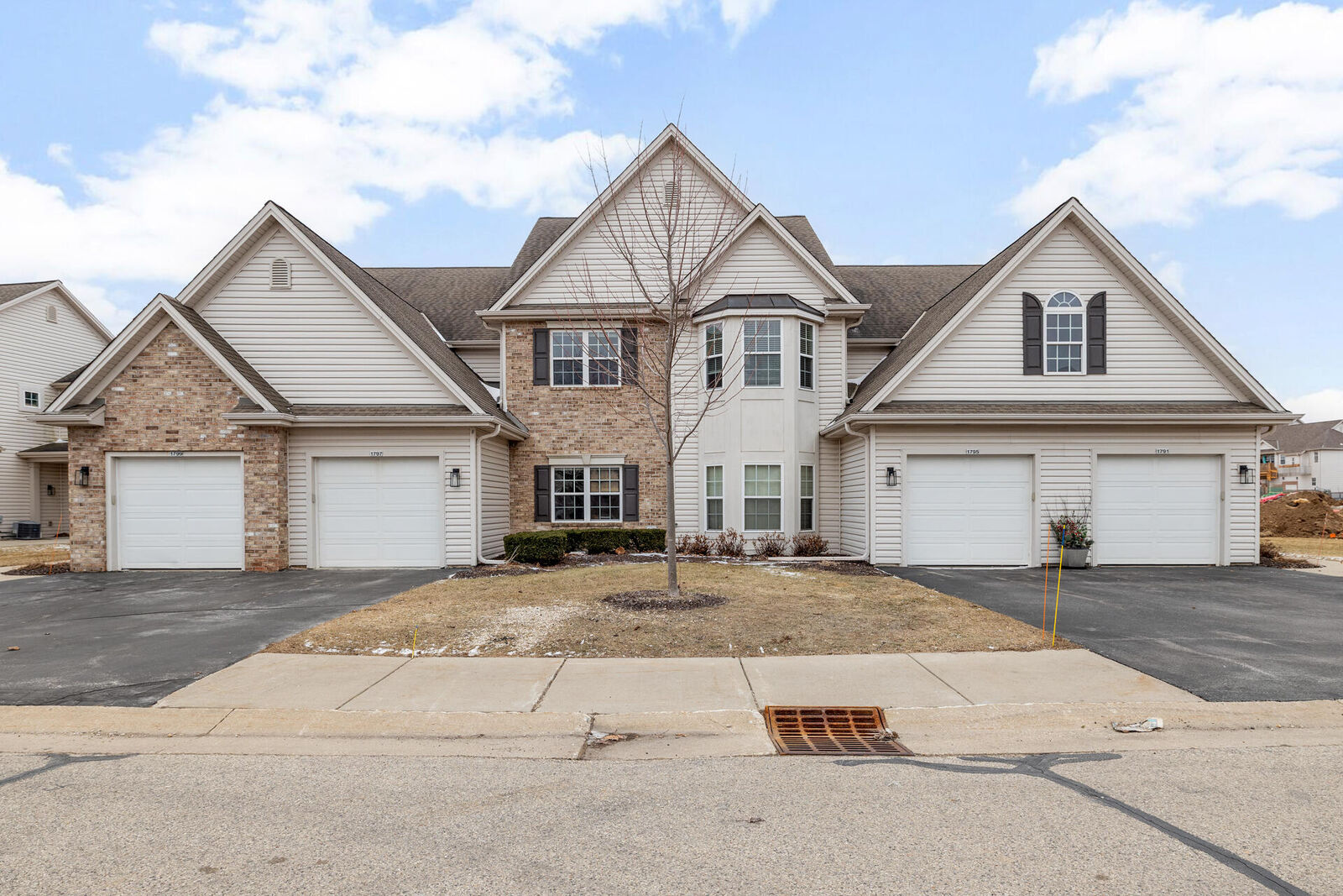 Property Photo:  1795 Woodland Way  WI 53086 