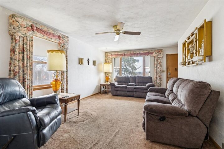 Property Photo: 1617 N Hickory Street IL 60403