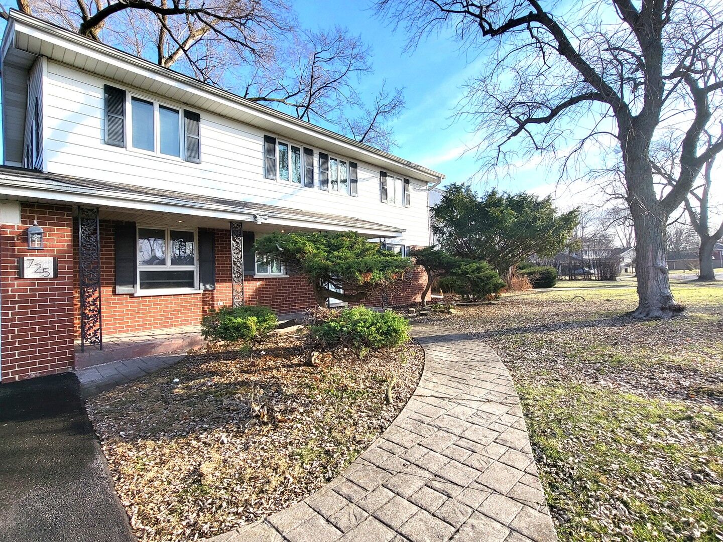 Property Photo:  725 Braemar Road  IL 60422 