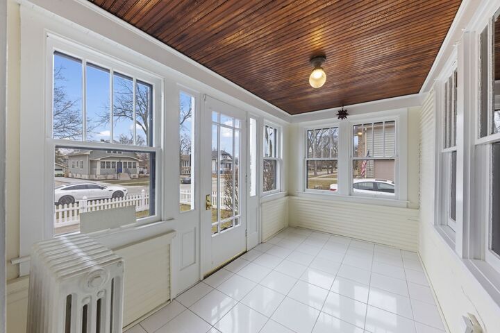 Property Photo: 312 S Maple Street IL 60143